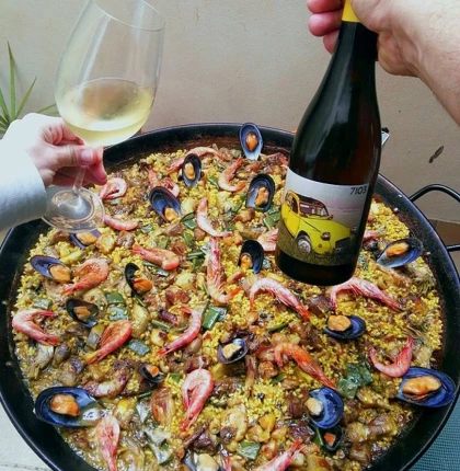 Barbecue or paella and tasting of 3 wines